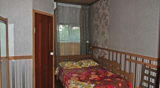 Хостел Привал Хостел Новороссийск Двухместный номер с 1 кроватью и собственной ванной комнатой-1